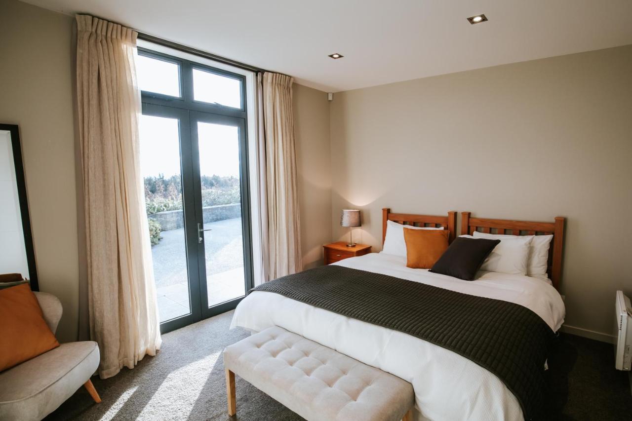 Mt Gold Retreat - Sleeps 8 - Spa Pool - Tennis Court Wanaka Buitenkant foto